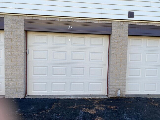 Foto del edificio - 15817 Orlan Brook Dr