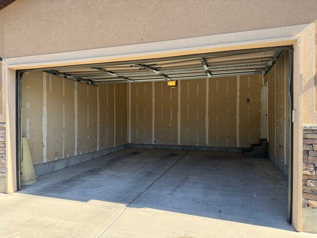 Building Photo - 147 E 780 S