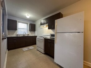 Building Photo - 4221 Devereaux St