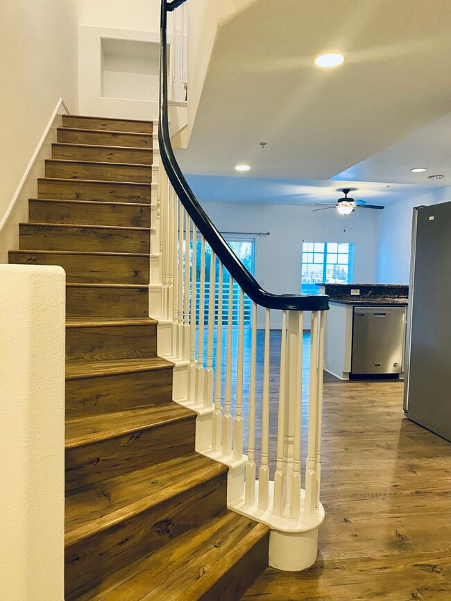2 Story East Hollywood Condo - 532 N Mariposa Ave