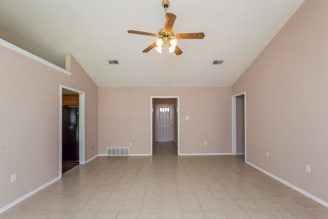 Building Photo - 10173 Oak Run Dr S