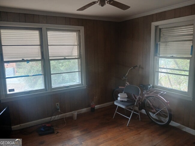 Building Photo - 1387 Dewey St
