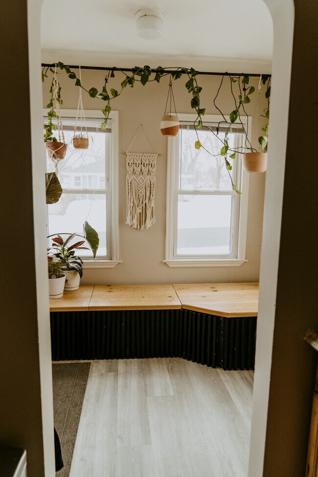 Sunny south facing entry sun room (mud room) - 6645 Oakland Ave S
