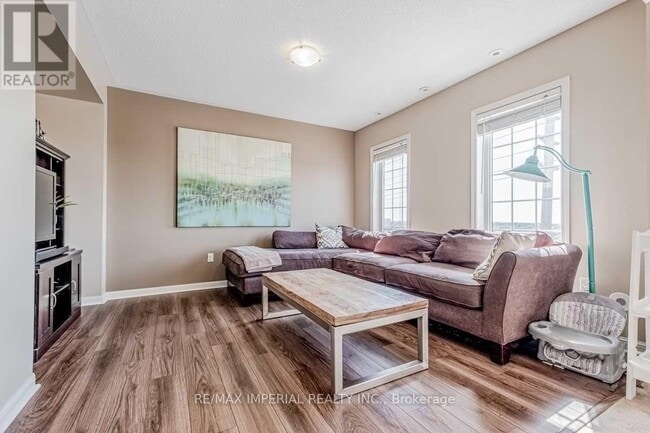 Photo du bâtiment - 625-625 Dundas St W