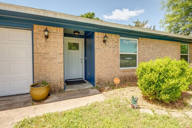 Building Photo - 3000 Longleaf Dr