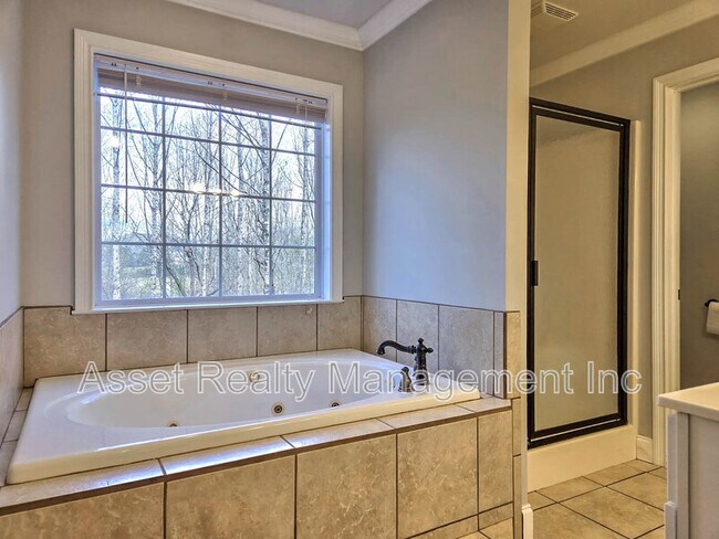 Building Photo - 12469 Daisywood Dr