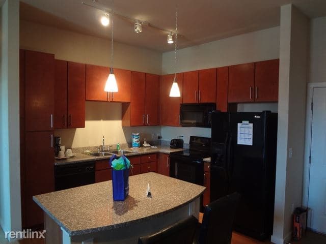 Building Photo - 13581 Via Varra