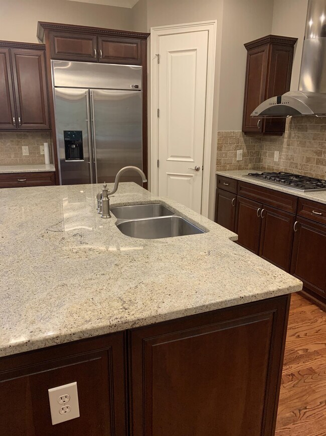 Foto del edificio - 384 16th St NW