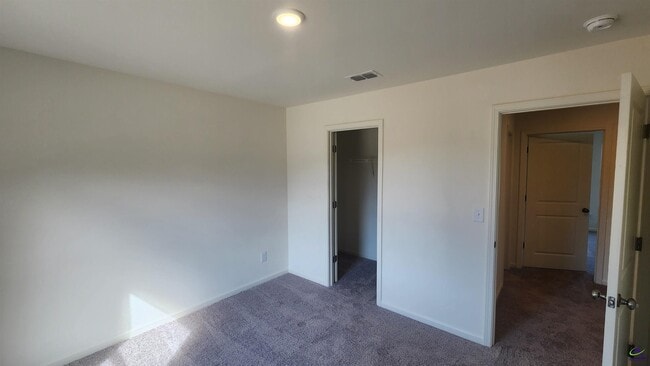 Building Photo - 307 Gazebo Dr