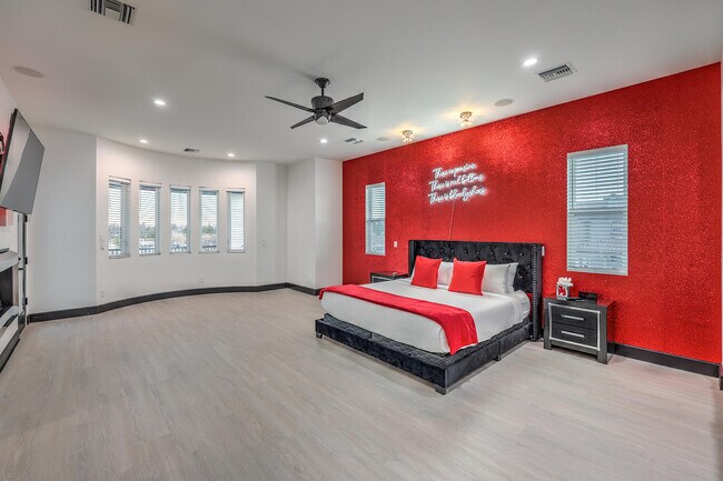 Building Photo - 282 E Maulding Ave