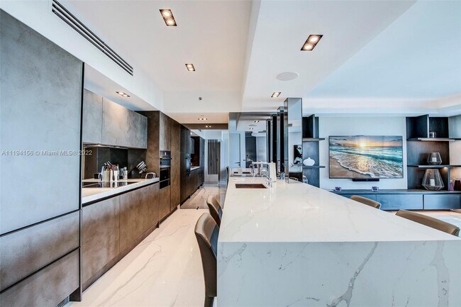 Foto del edificio - 1000 South Pointe Dr