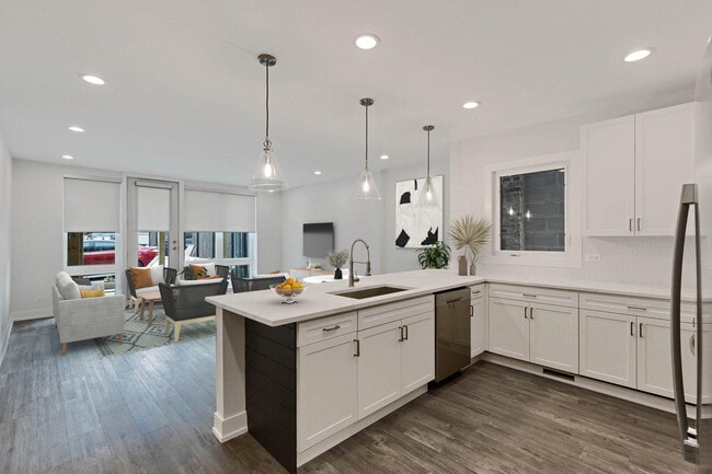 Building Photo - Lawrence 2607 W