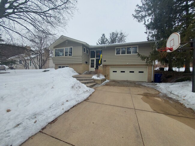 Two Car Attached Garage - 4401 Avondale Rd