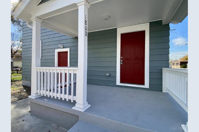 Building Photo - 2 Bedroom, 1 Bath Home in the Heart of Mid...