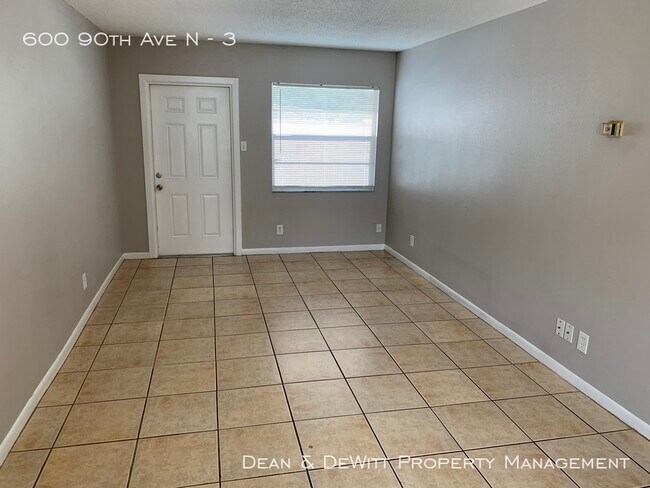 Foto del edificio - 600 90th Ave N