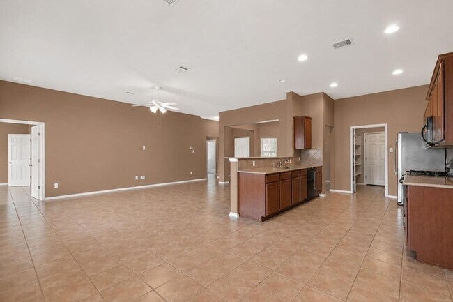 Foto del edificio - 354 Camelia Pkwy