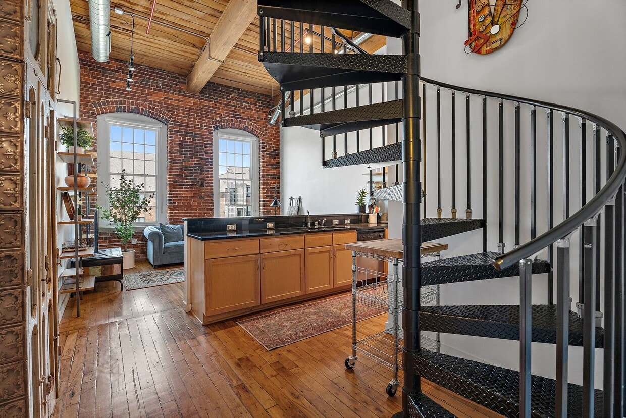 Breathtaking Historic Loft in the Heart of Germantown, Close to Everything! - Breathtaking Historic Loft in the Heart of Germantown, Close to Everything!
