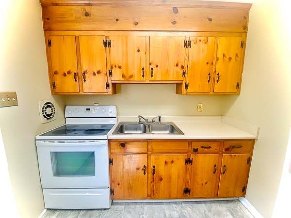 Kitchen - 2434 Brandon Ave SW
