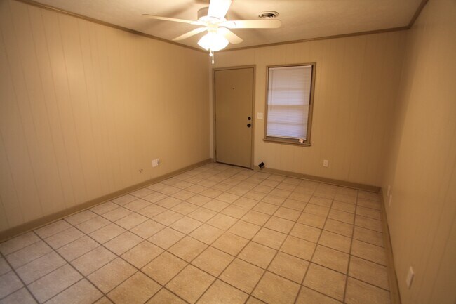 Building Photo - McKinley Ave Available August 2024!