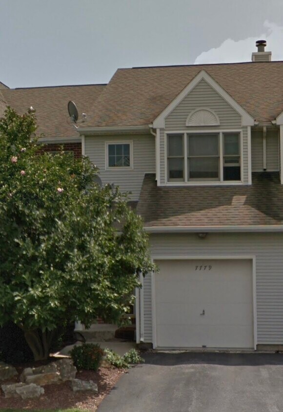 Foto principal - 7779 Cross Creek Cir