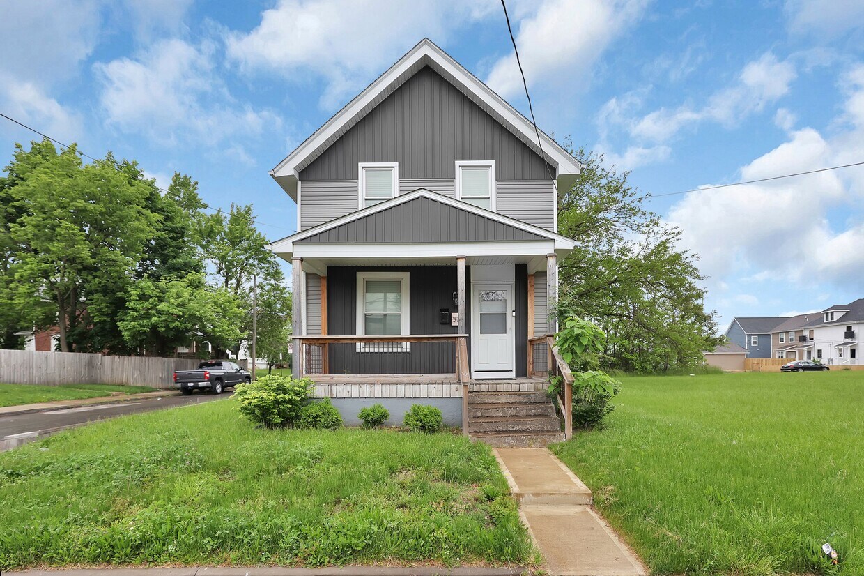 Foto principal - 374 N Champion Ave
