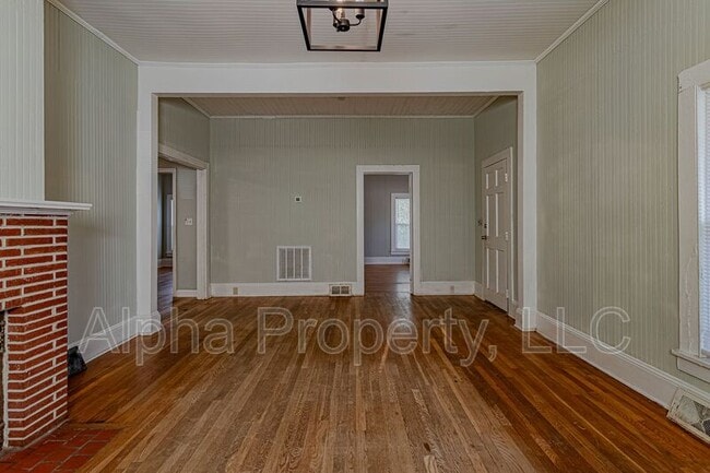 Building Photo - 678 N Liberty St