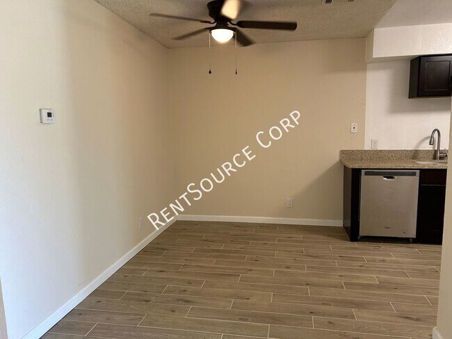 Foto del edificio - 2 Bedroom / 1 Bathroom Condo for rent in L...