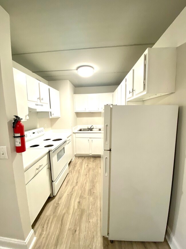 Building Photo - Cedar Creek Apartments