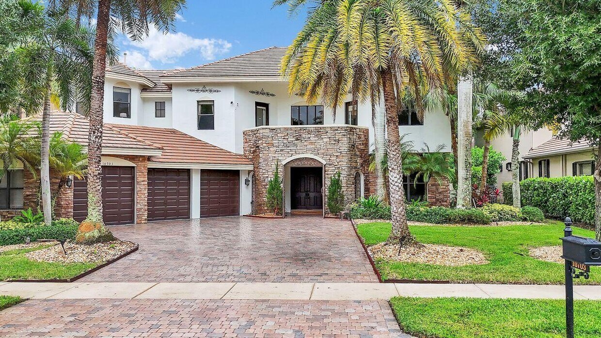 Foto principal - 10703 Versailles Blvd