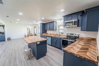 Building Photo - 8313 CR 313