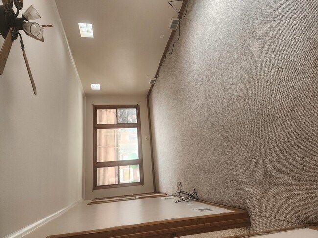 Foto del edificio - 8725 S Harper Ave