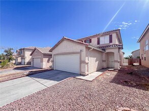 Building Photo - 8913 Kingswood Dr