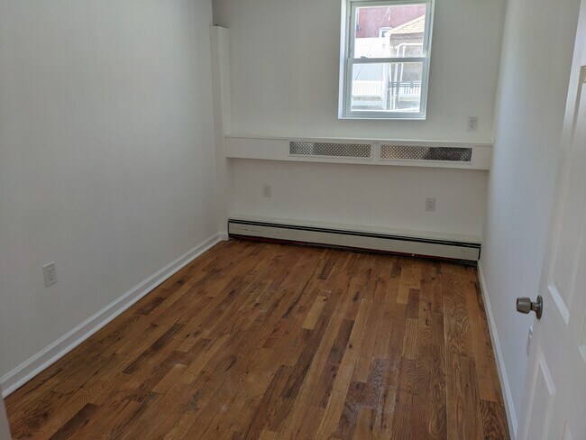Foto del edificio - 668 E 95th St