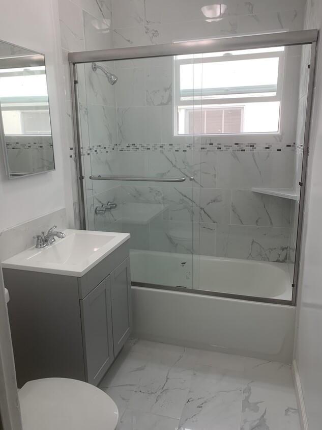 Primary Photo - 132 S Canon Dr