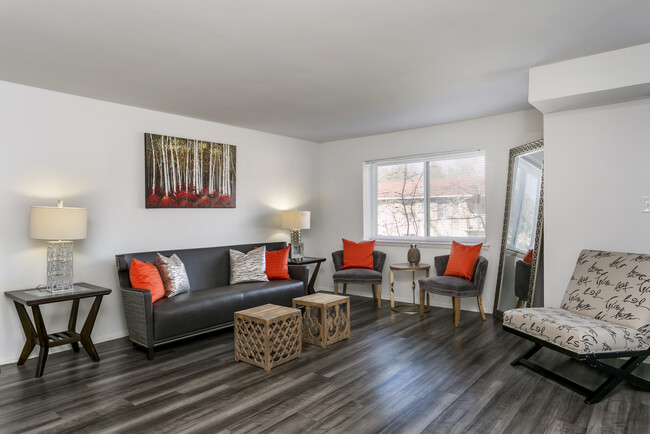 Garden Living Room - TowsonTown Place Apartments