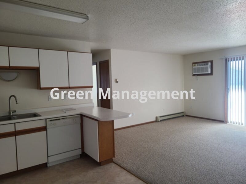 Primary Photo - OnSite Resident Manager Team Needed
