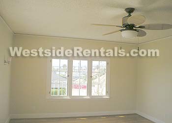 Primary Photo - 1216 N Kenmore Ave