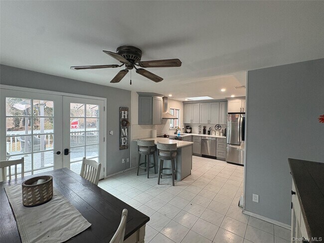 Foto del edificio - 4429 Express Dr N