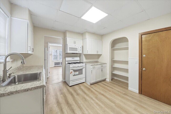 Building Photo - 169 Lockwood Ave