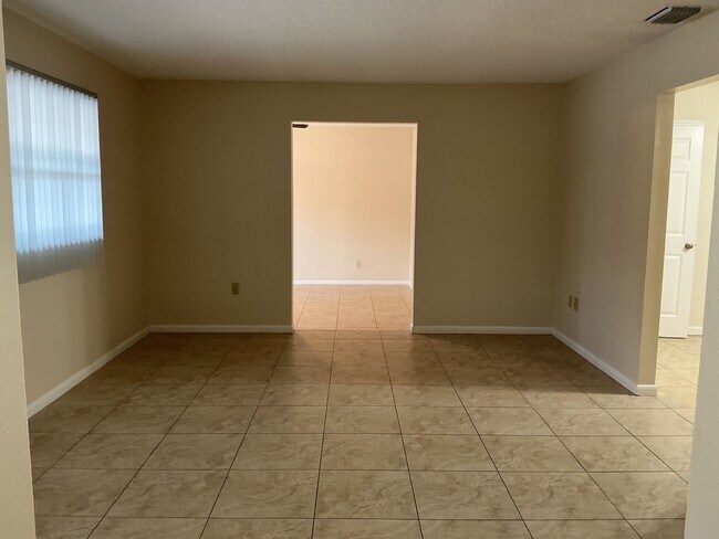 Foto del edificio - Winter Haven 3BR Home with Fenced Yard & Bonus Room