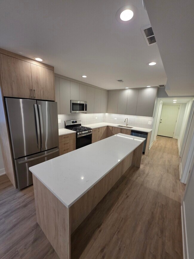 Foto del edificio - 2741 W Belmont Ave