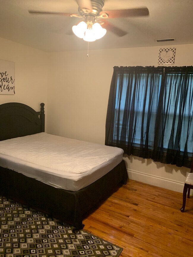 Foto del edificio - 2861 Headland Dr
