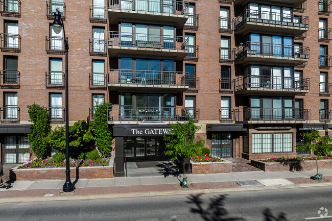 Building - Gateway Condominiums