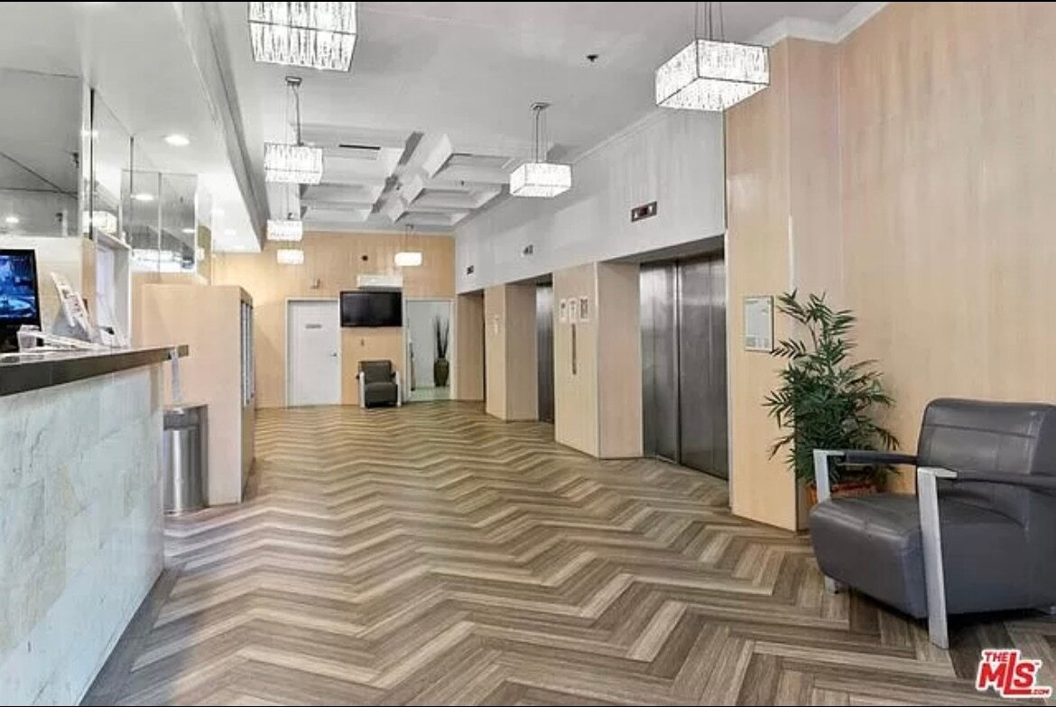 Foto del edificio - 312 W 5th St