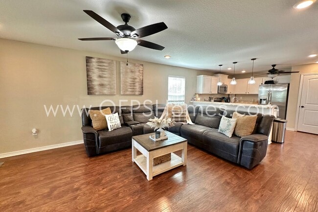 Foto del edificio - 454 Eisenhower Dr