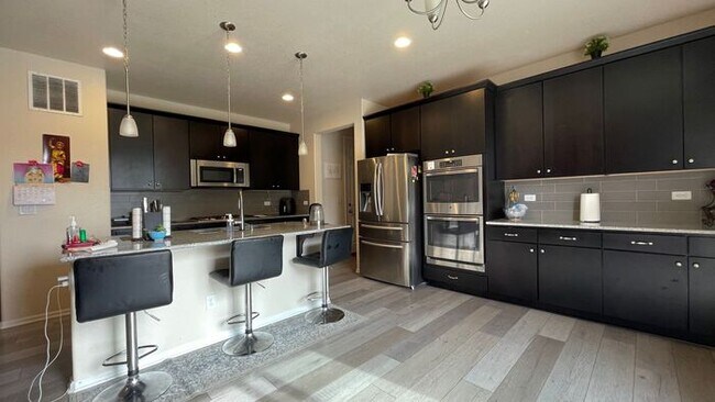 Building Photo - Beautiful Newer Home