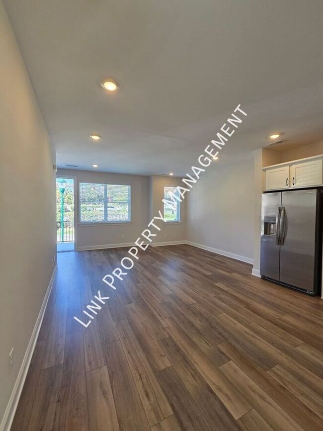 Building Photo - Brand New Townhome 3/3 Downtown near UTC a...