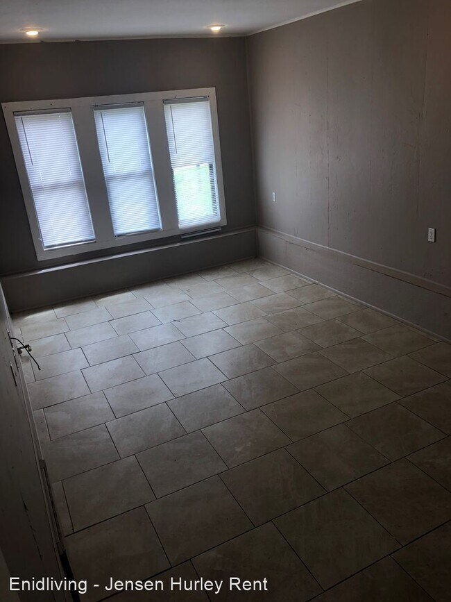 Building Photo - 3 br, 1 bath House - 350 E Cottonwood