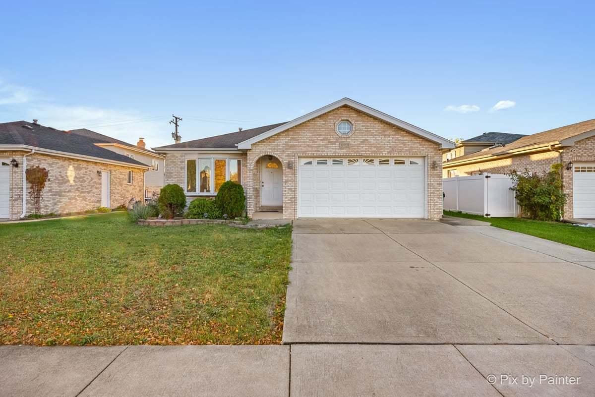 Foto principal - 8508 S Oketo Ave