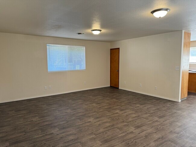 Foto del edificio - 902 SW Rogue River Ave